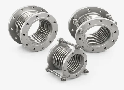 Single metallic expansion joint with fixed flanges