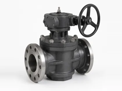 Plug valve with flanged ends, bolted cover and gear operator